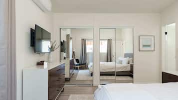 Apartment | 2 bedrooms, iron/ironing board, Internet