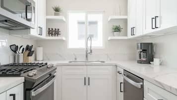 2 bedrooms, iron/ironing board, Internet