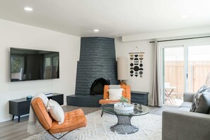 Interior - The Rosemont III - Steps From Windansea Beach (La Jolla)