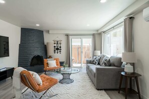 2 bedrooms, iron/ironing board, Internet - The Rosemont III - Steps From Windansea Beach (La Jolla)