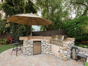 House | 4 bedrooms, desk, Internet