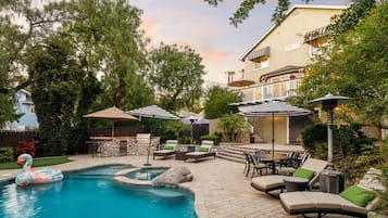 House | 4 bedrooms, desk, Internet