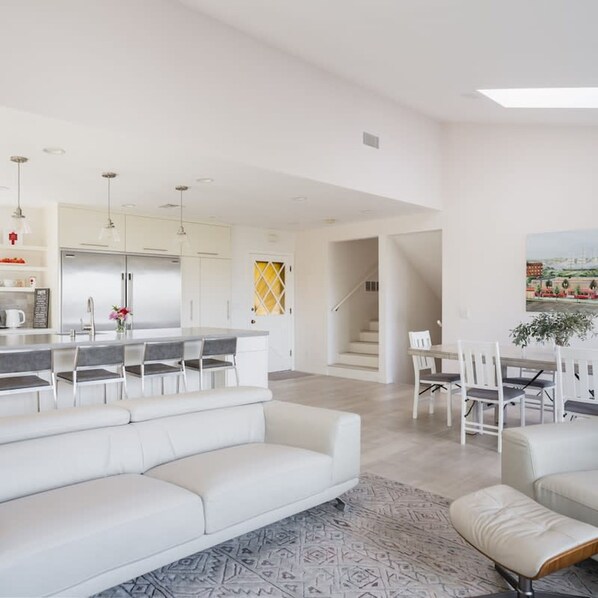 House | 5 bedrooms, desk, Internet - Spacious and Bright 5-bedroom Oasis Pool and Yard (La Mesa)