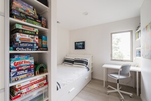 House | 5 bedrooms, desk, Internet - Spacious and Bright 5-bedroom Oasis Pool and Yard (La Mesa)