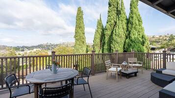 House | 5 bedrooms, desk, Internet