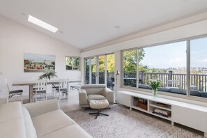 House | 5 bedrooms, desk, Internet - Spacious and Bright 5-bedroom Oasis Pool and Yard (La Mesa)