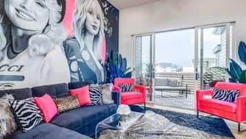 House | 4 bedrooms, desk, Internet