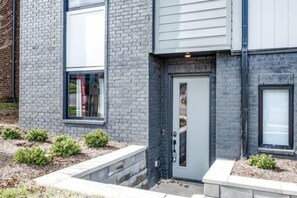 House | 4 bedrooms, desk, Internet