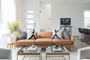 House | 3 bedrooms, desk, iron/ironing board, Internet - Nash Chic Near DT Rooftop Luxe Comfort (Nashville)