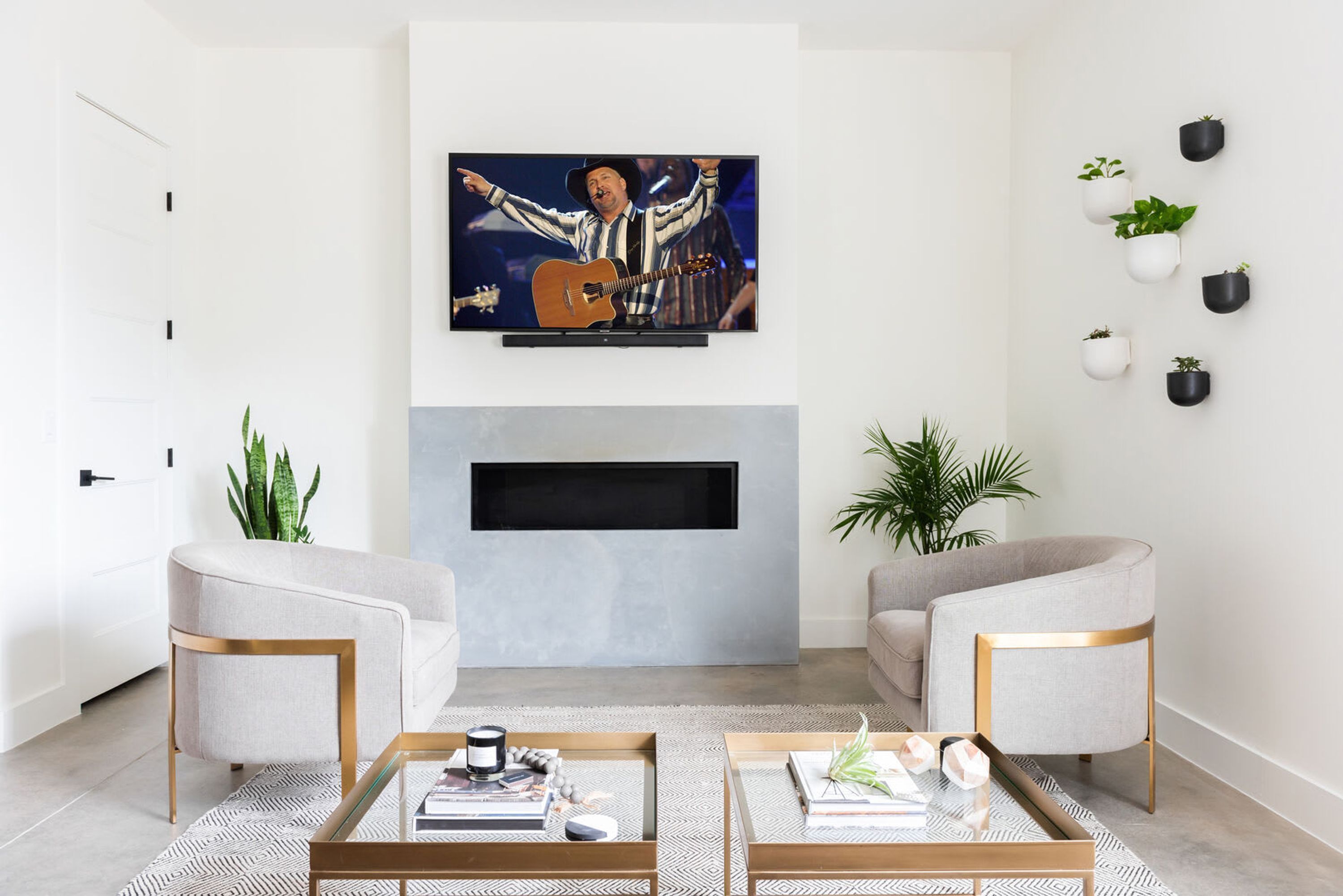 House | 3 bedrooms, desk, iron/ironing board, Internet