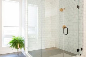 House | Bathroom - Nash Chic Near DT Rooftop Luxe Comfort (Nashville)