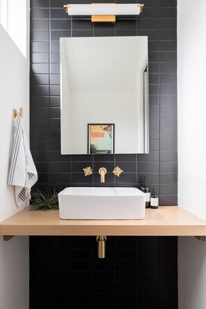 House | Bathroom - Nash Chic Near DT Rooftop Luxe Comfort (Nashville)