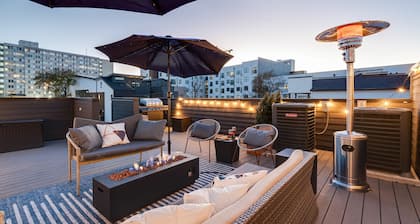 Nash Chic Near DT Rooftop Luxe Comfort