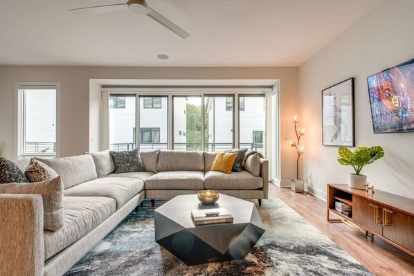 4 chambres, bureau, fer et planche à repasser, Internet