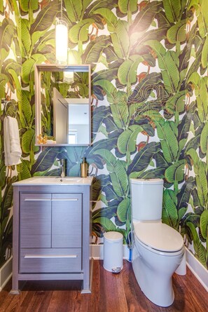 House | 4 bedrooms, desk, iron/ironing board, Internet - Downtown Luxury - 10 Beds Free Parking (Nashville)