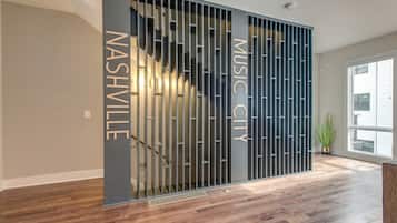 4 chambres, bureau, fer et planche à repasser, Internet