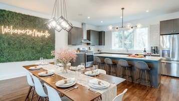 4 chambres, bureau, fer et planche à repasser, Internet