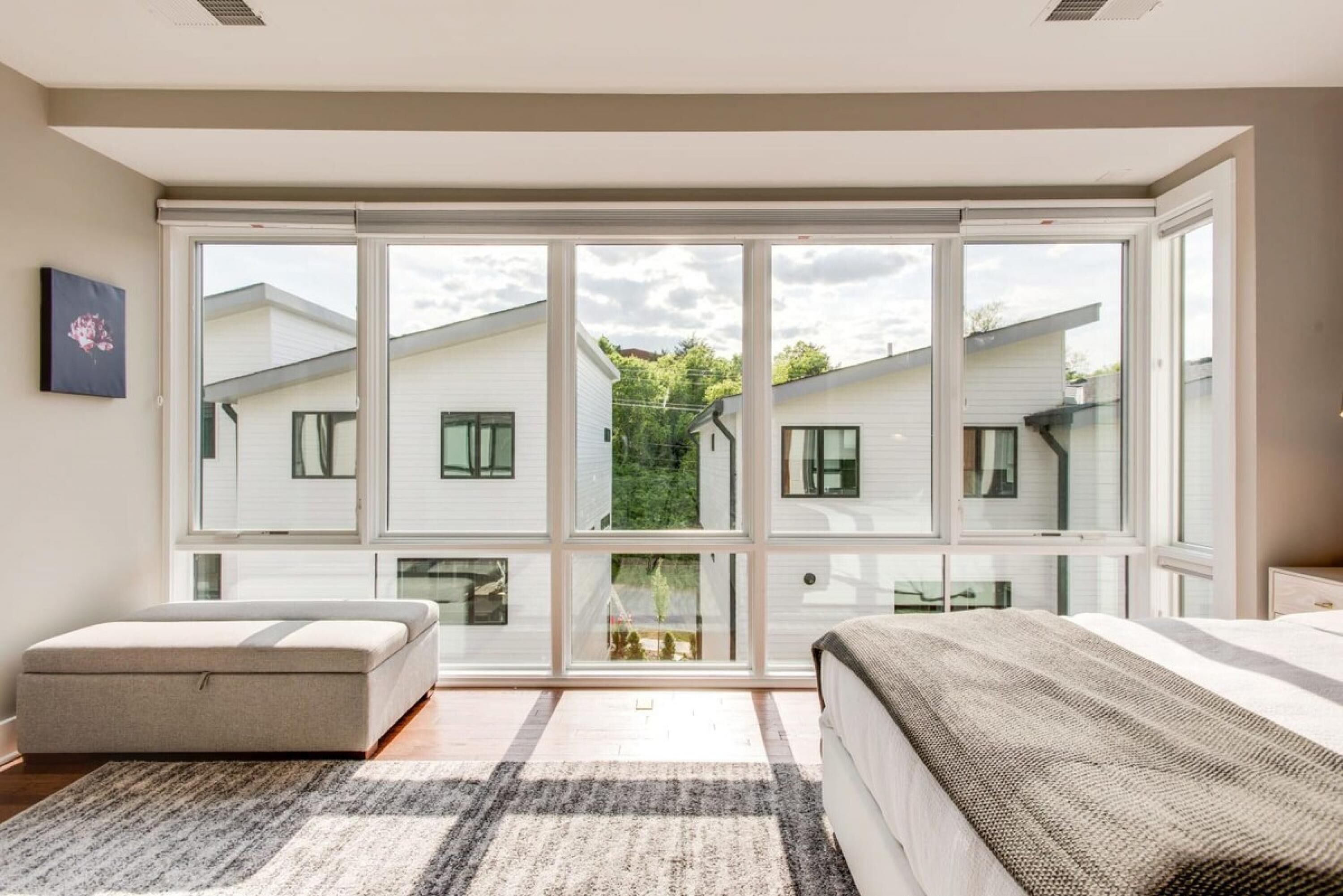 House | 4 bedrooms, desk, iron/ironing board, Internet