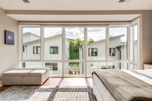 House | 4 bedrooms, desk, iron/ironing board, Internet - Downtown Luxury - 10 Beds Free Parking (Nashville)