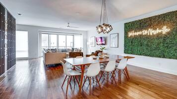 Casa | 4 habitaciones, escritorio, tabla de planchar con plancha y internet