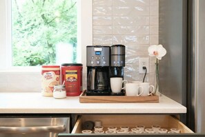 House | 4 bedrooms, desk, iron/ironing board, Internet - Downtown Luxury - 10 Beds Free Parking (Nashville)