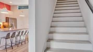 House | 4 bedrooms, desk, Internet