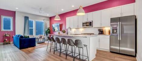 House | 4 bedrooms, desk, Internet