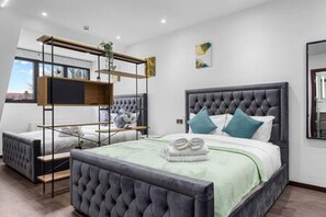 House | 1 bedroom, Internet - Modern Spacious Suite Sleeps 4 in Central London (London)