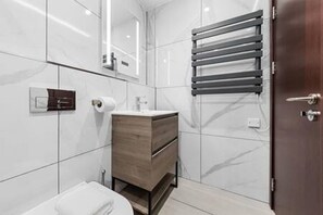 Apartment | 1 bedroom, Internet - Modern Spacious Suite Sleeps 4 in Central London (London)