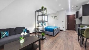 A modern apartment with a living area, a dining area, and a bedroom. - Luxury Spacious 2 Person Suite in North London (London)