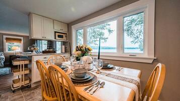 Suite | 2 bedrooms, iron/ironing board, Internet