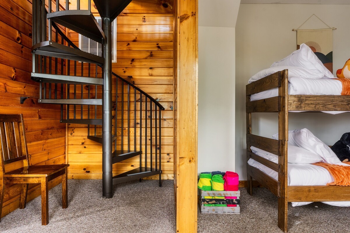 Photo 111 of Quaint&Private | View | HotTub | PoolTable | Bears