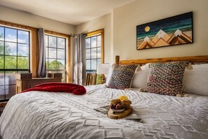 3 habitaciones, tabla de planchar con plancha y cuna de viaje 