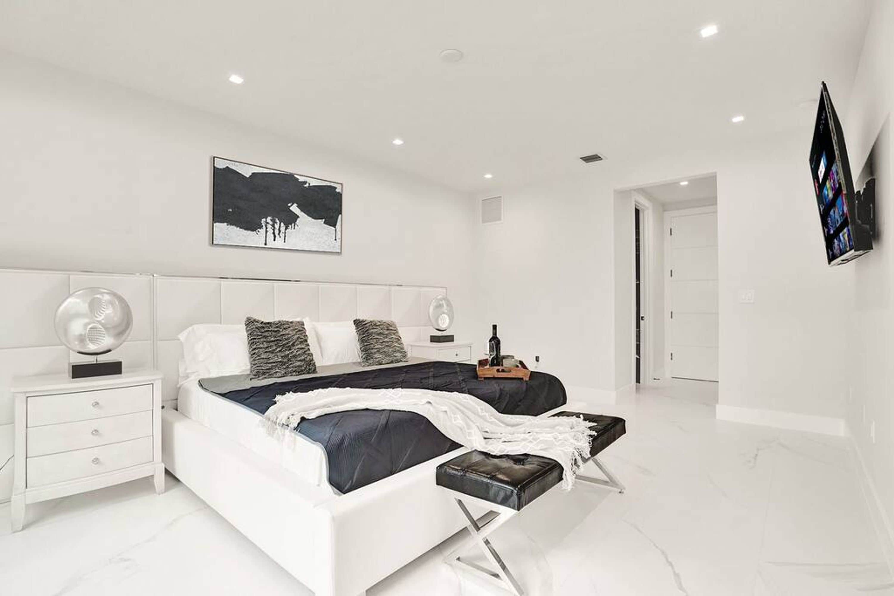 House | 4 bedrooms, desk, iron/ironing board, Internet