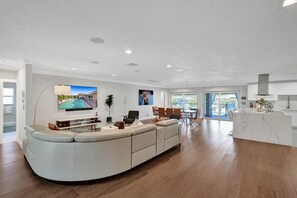 Villa | 4 bedrooms, iron/ironing board, Internet - Luxe 4BR Waterfront w Htd Pool 5min to Beach (Fort Lauderdale)