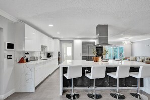 Villa | 4 bedrooms, iron/ironing board, Internet - Luxe 4BR Waterfront w Htd Pool 5min to Beach (Fort Lauderdale)