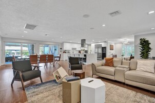 Villa | 4 bedrooms, iron/ironing board, Internet