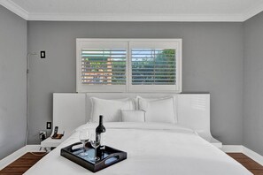 Villa | 4 bedrooms, iron/ironing board, Internet - Luxe 4BR Waterfront w Htd Pool 5min to Beach (Fort Lauderdale)