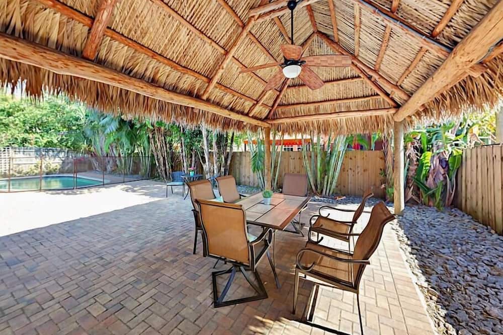 Hidden Gem Vacation Villa w Private Pool Tikihut