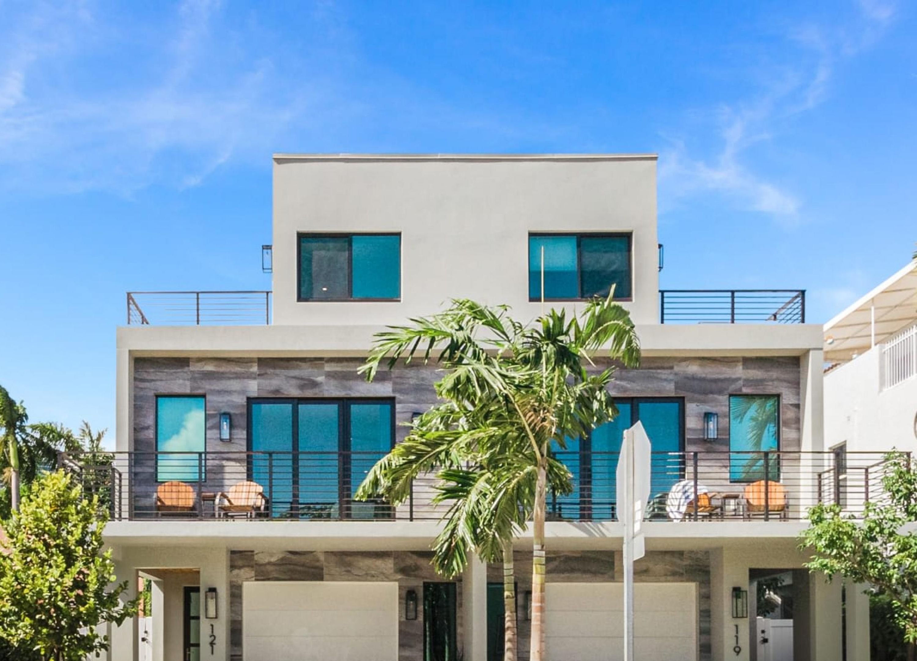 4 habitaciones, escritorio y tabla de planchar con plancha 