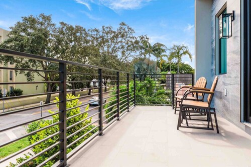 Luxury Paradise Walk to Las Olas -5 Mins to Beach