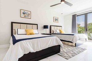 4 bedrooms, desk, iron/ironing board, Internet