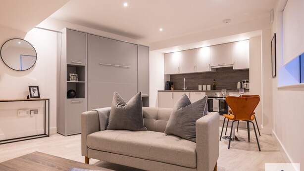 Living area - Modern Queen Street Apartment In The Heart Of Town 5 (Maidenhead)