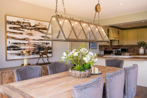 5 bedrooms, Internet - South Lodge North Lodge Luxury Accommodation (Reading)