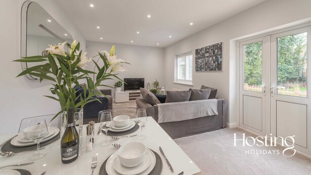Dining - Luxury Ascot Apartment Close To Racecourse No 3 (Ascot)
