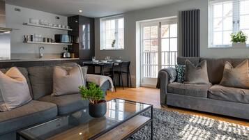 Apartment | 1 bedroom, desk, iron/ironing board, Internet