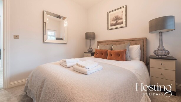 Unclassified image, 1 of 1, button - Luxury Ascot Apartment Close To Racecourse No 5 (Ascot)