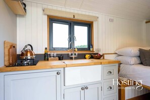Studio | 1 bedroom, Internet - One Of A Kind Shepherds Hut With Incredible Views (Thame)