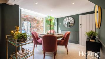 Rumah | 2 kamar tidur dan internet