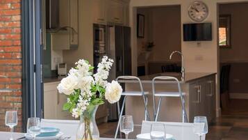 Casa | 4 habitaciones, escritorio, tabla de planchar con plancha y internet